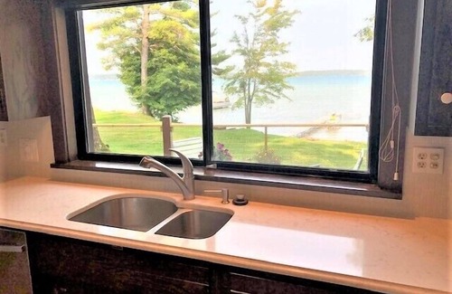 Alden House | TORCH LAKE - MAKE LASTING MEMORIES