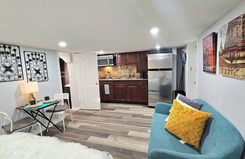 Briar Hill - Belgravia Apartment | Toronto Comfy & Central Perfect Studio Stay