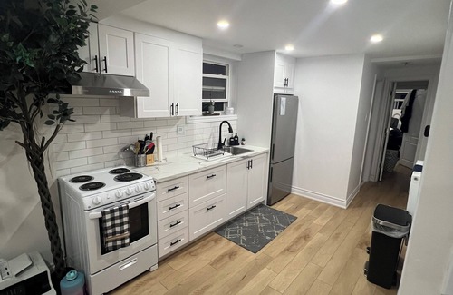 York Apartment | Toronto Home-Basement Apartment
