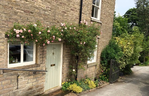 New Mills Cottage | Torr Top Place-Peak District. 2-bedroom property(sleeps5) Situated next to river