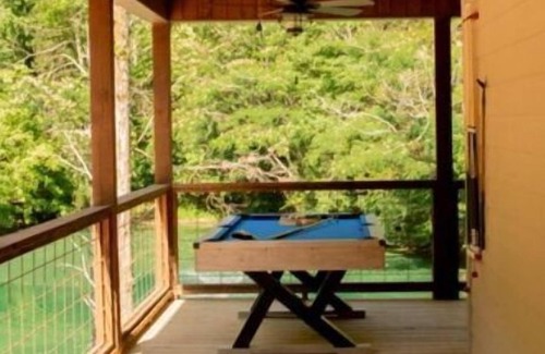 Linden Cabin | Touch of Heaven-entire cabin, family friendly, 3 levels, maximum of 8 guests.