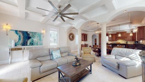 Frangista Beach House | Touched by the Sun