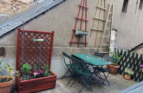 Downtown Angers House | Tour d'Adam: hypercentre atypical accommodation, lots of charm