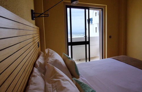 Praia das Macas House | Tourist Hot Spot! Beachfront,Pet-friendly! Short Drive to Pena National Palace!