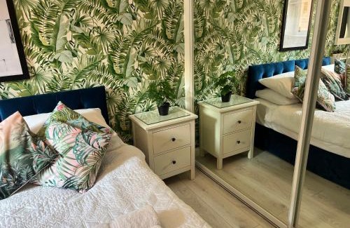 Wapping Apartment | Tower Bridge King Bed En-suite with Parking and Balcony