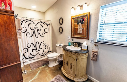 Valley View Bed & Breakfast | Towering Oaks Event & Retreat Center
