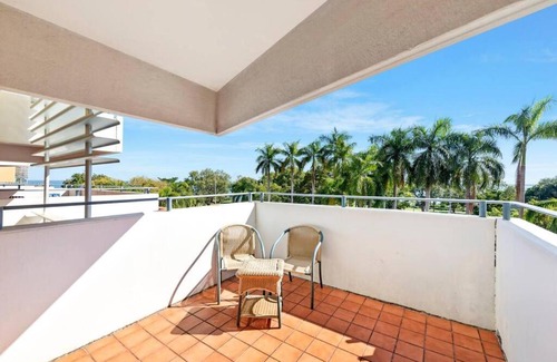 Darwin City Centre Apartment | 'Towering Palms' Resort-style Apartment with a Separate Studio