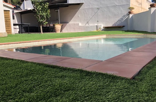 Caldes d'Estrac House | Town center house with private pool, wifi