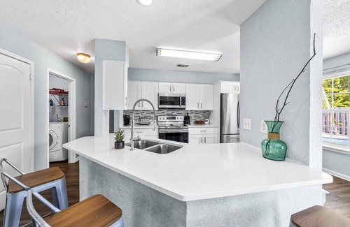 Sandalwood Apartment | Town Center Pool Home: Central