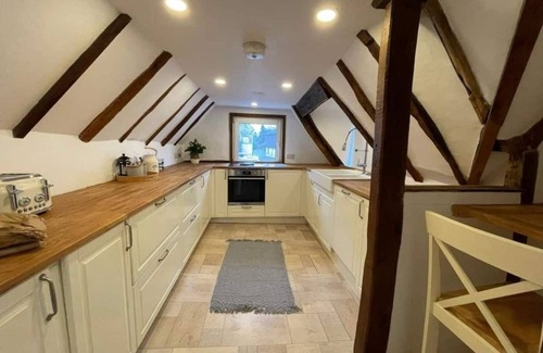 East Grinstead Cottage | Town Centre Cottage Stay