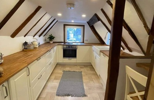 East Grinstead Cottage | Town Centre Cottage Stay