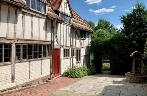 East Grinstead Cottage | Town Centre Cottage Stay