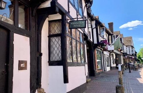 East Grinstead Cottage | Town Centre Cottage Stay