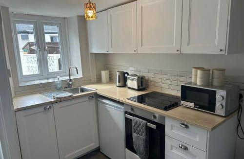 Dawlish House | Town centre cottage!