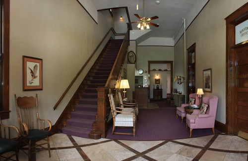 Deadwood Bed & Breakfast | Town Hall Inn