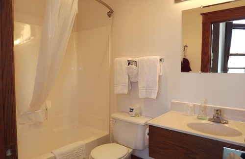 Deadwood Bed & Breakfast | Town Hall Inn