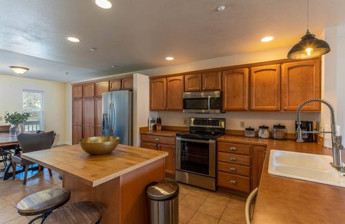 Pagosa Springs House | Town Home On The River. A/C. Views. Fish. Hot Springs. Walk To Town .