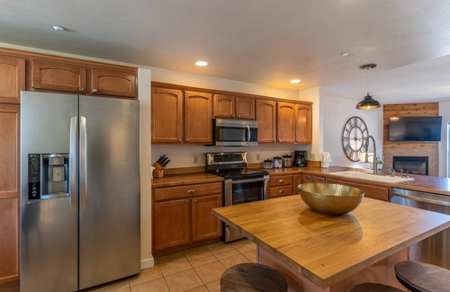 Pagosa Springs House | Town Home On The River. A/C. Views. Fish. Hot Springs. Walk To Town .