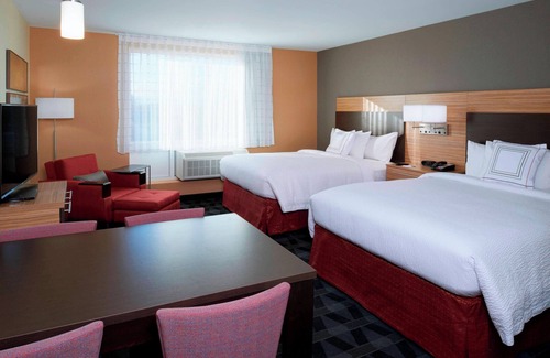 Forest Hills Hotel | TownePlace Suites by Marriott Grand Rapids Airport