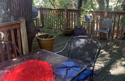 Oxford House | Townhome 4 Blocks from the Square