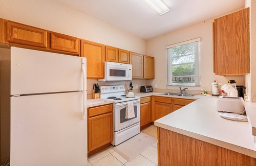 Highgate Park House | Townhome w/balcony in Regal Palms Resort