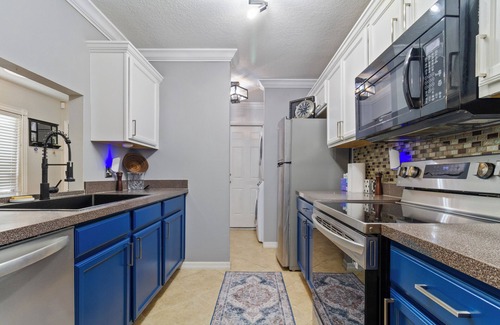 College Park House | Townhome w Big Balcony-College Park, WP, Downtown - Perfect for Work Travelers