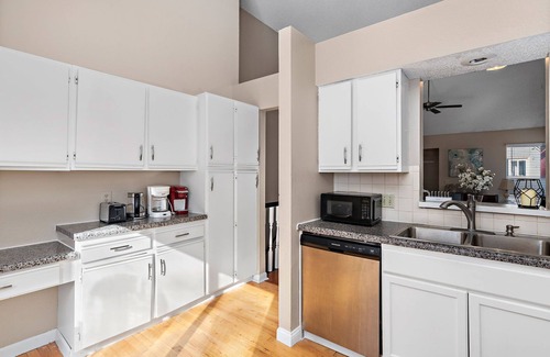 Lenexa House | Townhouse in Lenexa