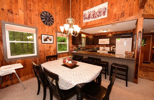 North Conway House | Townhouse Minutes from Downtown N Conway, Shopping, Restaurants & Cranmore Mt