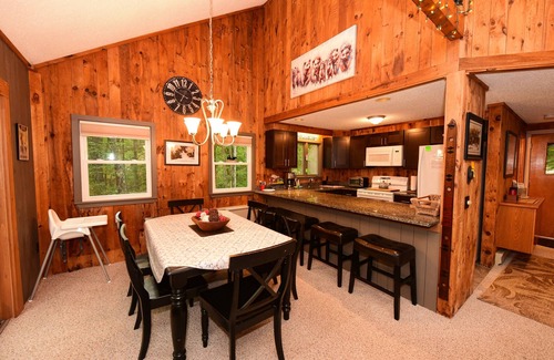 North Conway House | Townhouse Minutes from Downtown N Conway, Shopping, Restaurants & Cranmore Mt