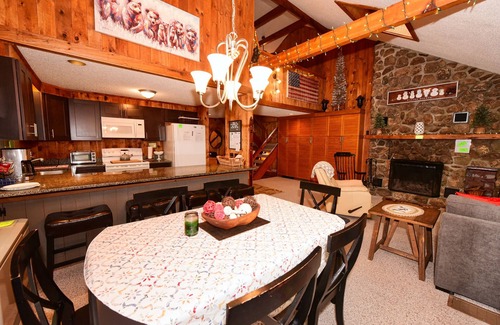 North Conway House | Townhouse Minutes from Downtown N Conway, Shopping, Restaurants & Cranmore Mt