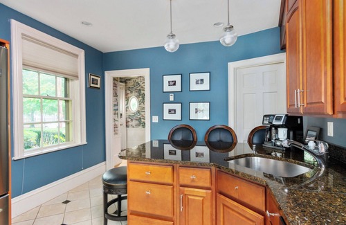 Salem Apartment | Townhouse style unit on Salem Common!