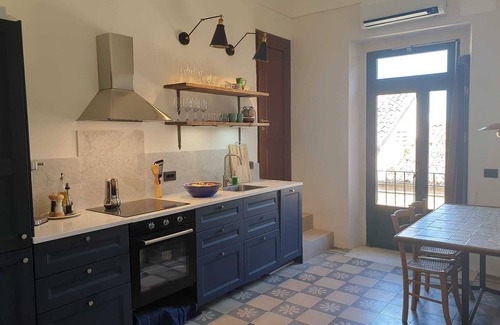 Vasto House | Townhouse with roof terrace and sea view in lovely beachtown