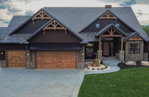 Loveland Cabin | TPC Mountain Views Lodge- King Suite- Gated community- 7,000+ sqft!