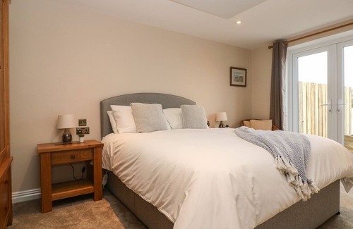 Penryn Cottage | TRACTOR SHED, romantic, country holiday cottage in Mabe