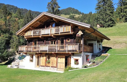Hauteluce Ski Chalet | Traditional 4-star comfort chalet for 10 people with SPA