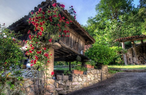 San Juan de Parres House | Traditional Asturian village house in tranquil location