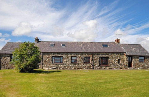Haverfordwest Cottage | Traditional farm cottage set in the rolling countryside of Pembrokeshire.