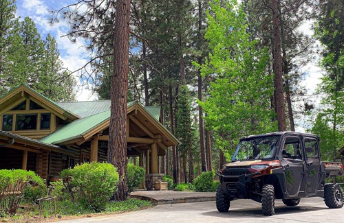 Grantsdale Cabin | Traditional Skwala Cabin Room on The Bitterroot River