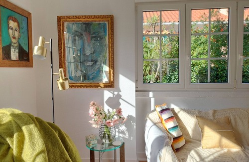Cascais Villa | Traditional Villa with pool and garden 15 minutes walk to sea front & beaches.