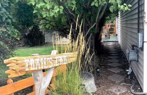 Cody Apartment | Trail's End- couples retreat close to downtown