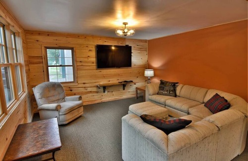 Clam Lake House | Trailhead Lodge-Downtown Clam Lake*Snowmobile trail access*