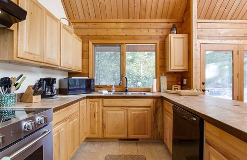 Packwood Cabin | Trails End | Hot Tub, Starlink