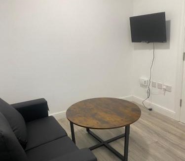 Scunthorpe Apartment | Train Station Aparthotel - Free Wifi, Free Parking