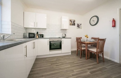 Middlesbrough House | Tranmere House 3 BR Workstays UK Best Rates Direct