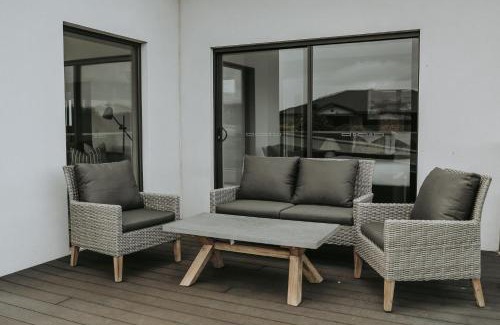 Tranmere Apartment | Tranmere Seaside Serenity