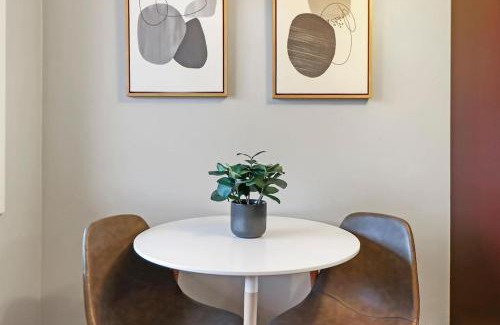 Arlington Heights Apartment | Tranquil 1BR Apartment in Arlington Heights - Salem 3C