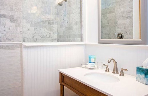 Captiva Hotel | Tranquil 1BR Beach View Cottage Stay w/Kitchen & Porch | Swimming Pools