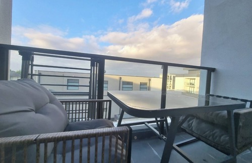 Doncaster East Apartment | Tranquil 2-bedroom apartment in Doncaster East with AC, WiFi