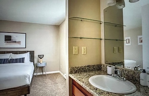 Norkirk Apartment | Tranquil 2-bedroom apartment with WiFi in Kirkland