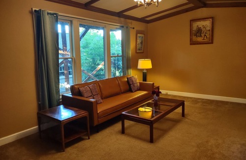 Buckman Neighborhood Apartment | Tranquil 3 bedroom apartment in Portland